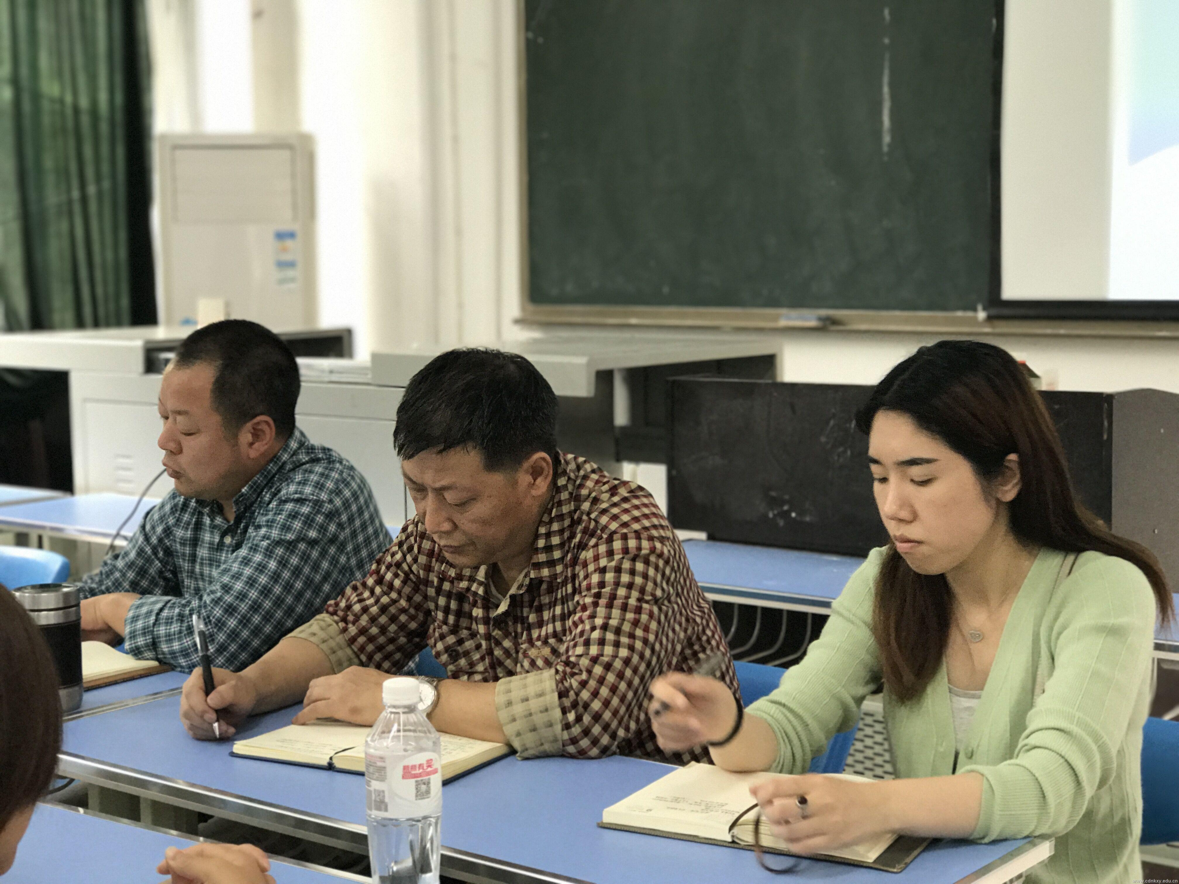 座谈会.jpg